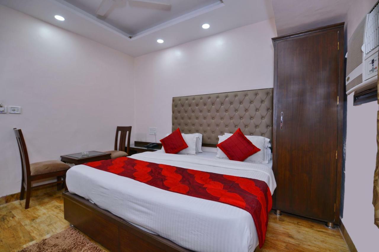 Hotel Kabeer New Delhi @ New Delhi Railway Station Exteriör bild