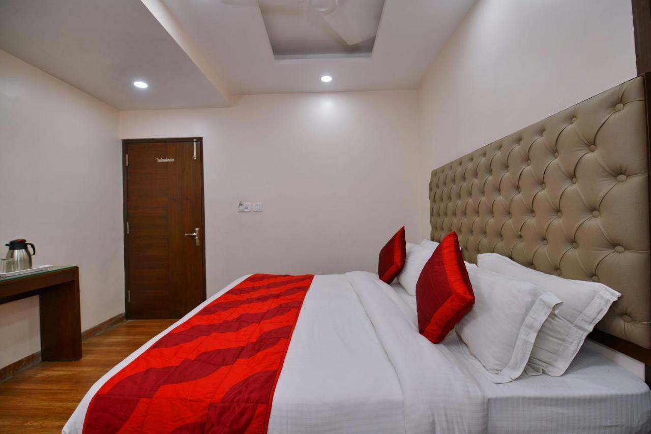 Hotel Kabeer New Delhi @ New Delhi Railway Station Exteriör bild