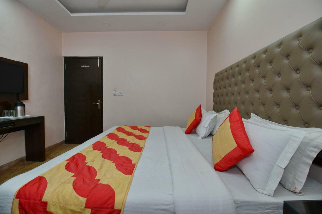Hotel Kabeer New Delhi @ New Delhi Railway Station Exteriör bild